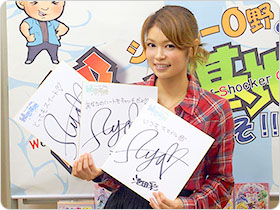 池田彩さんの直筆サイン色紙